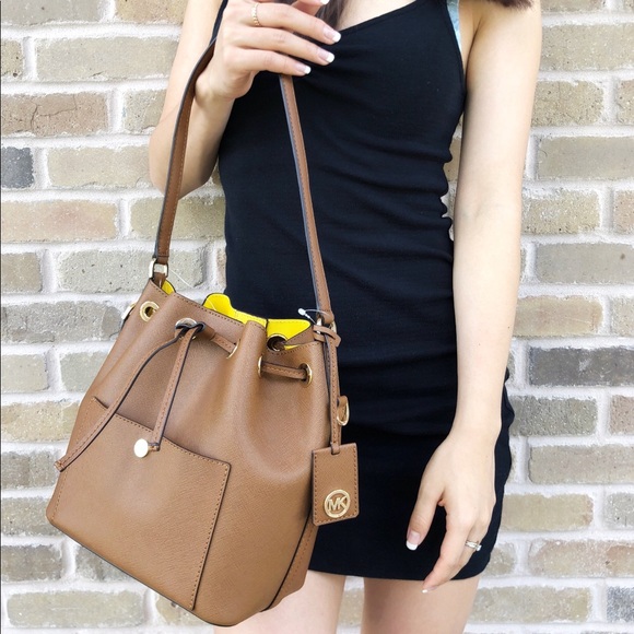 Gaby’sBags👜💕-NWT Michael Kors Bucket Bag🌸 - Picture 3 of 8